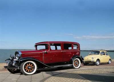 Buick uit 1931 trekauto met Fiat 500