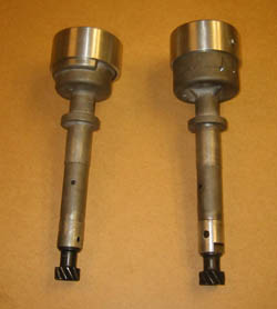 Hier links de beide omgebouwde mechanische onsteking voor/ naar de electronica van de 123 ignition.�