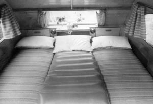 Interieur Montycar met drie bedden