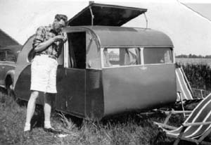 montycar met Jaap Blanklen ervoor.