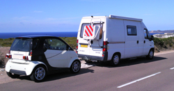 Smart mee aan de trekstang naar Corsica